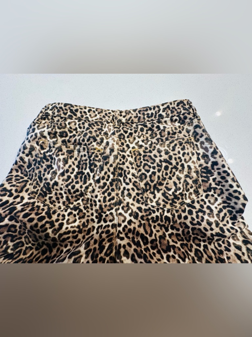LOFT Leopard-Print wide leg Jeans - Picture 5 of 5